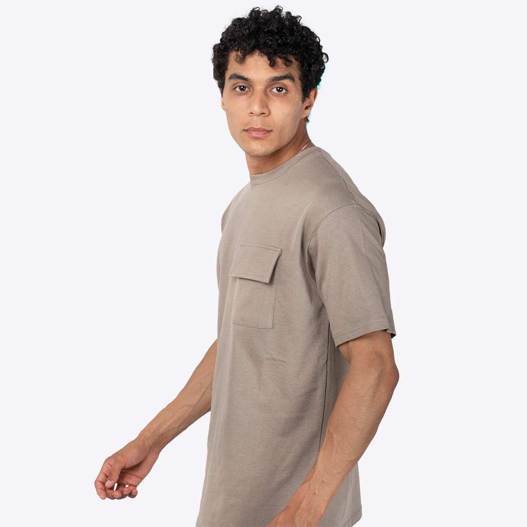 relaxed t-shirt with front cargo pocket in khaki