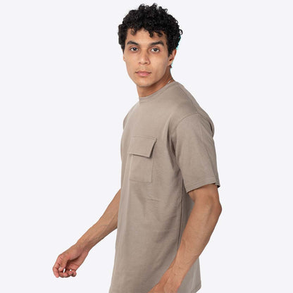 relaxed t-shirt with front cargo pocket in khaki
