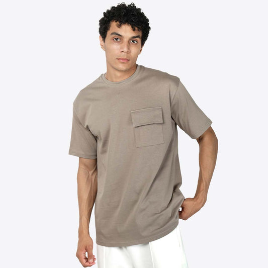 relaxed t-shirt with front cargo pocket in khaki